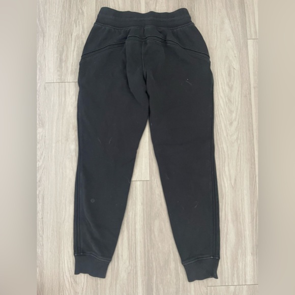 Lululemon black cuffed bottom joggers, size 6 - Picture 3 of 5